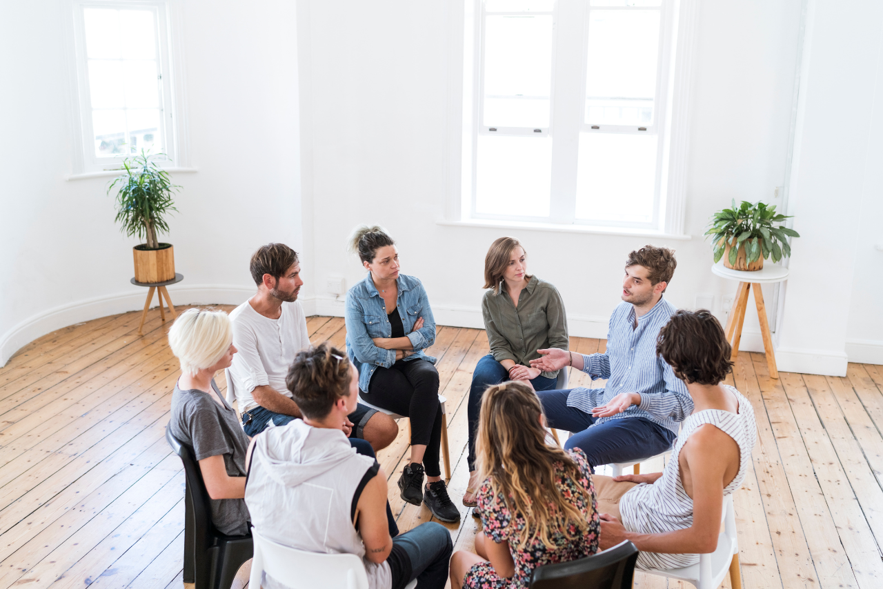 patients in group talking about How to Spot an Alcoholic Face
