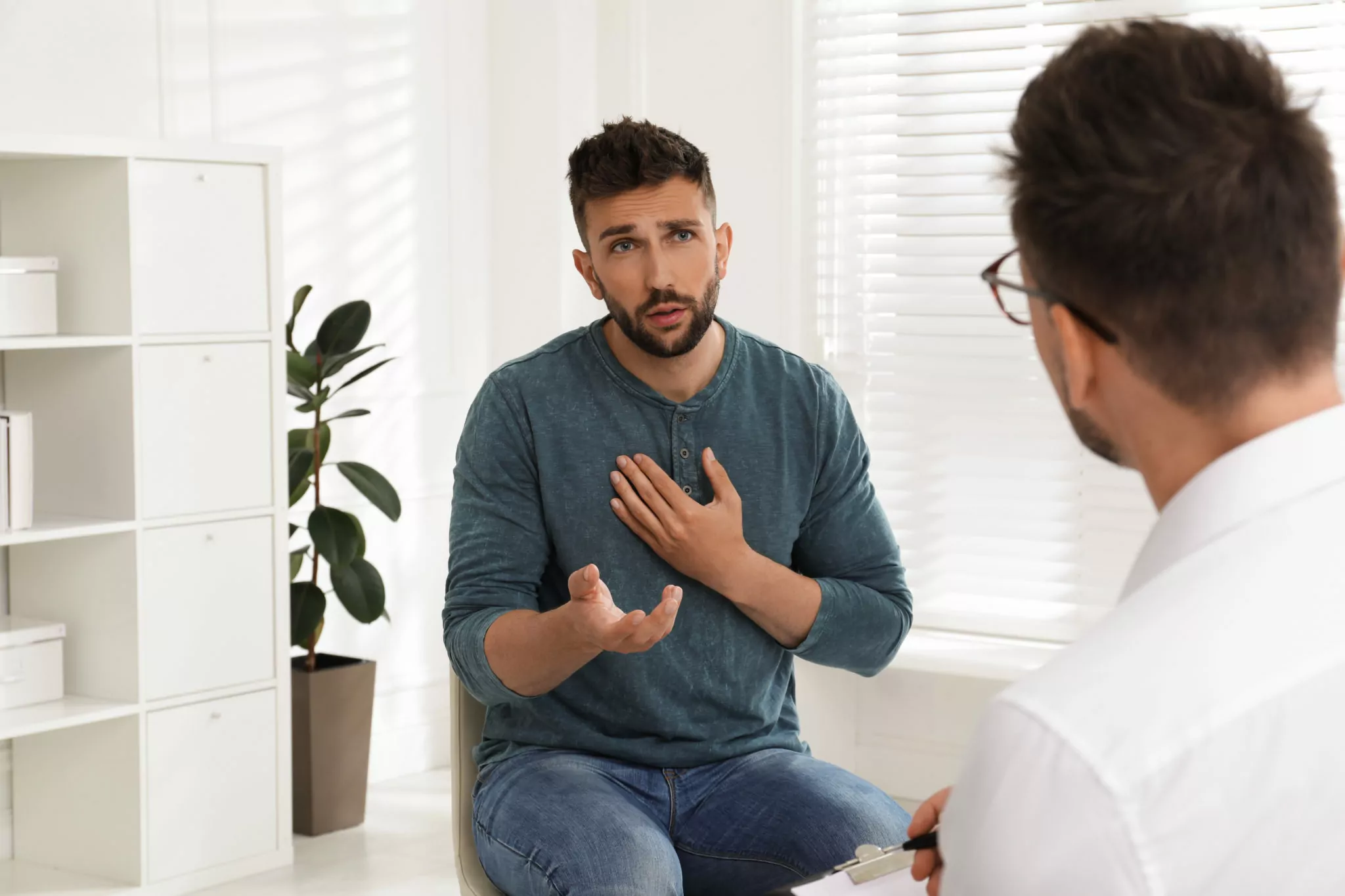 man in therapy at kemah palms south houston rehab for men