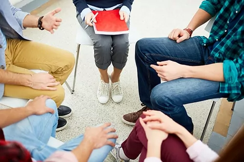 patients sitting in group therapy at kemah palms