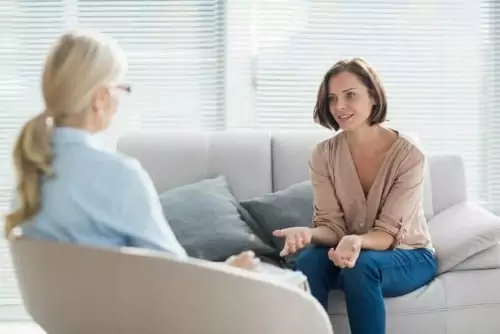 Woman, speaking with our therapist about therapeutic recreational activities for addiction prevention