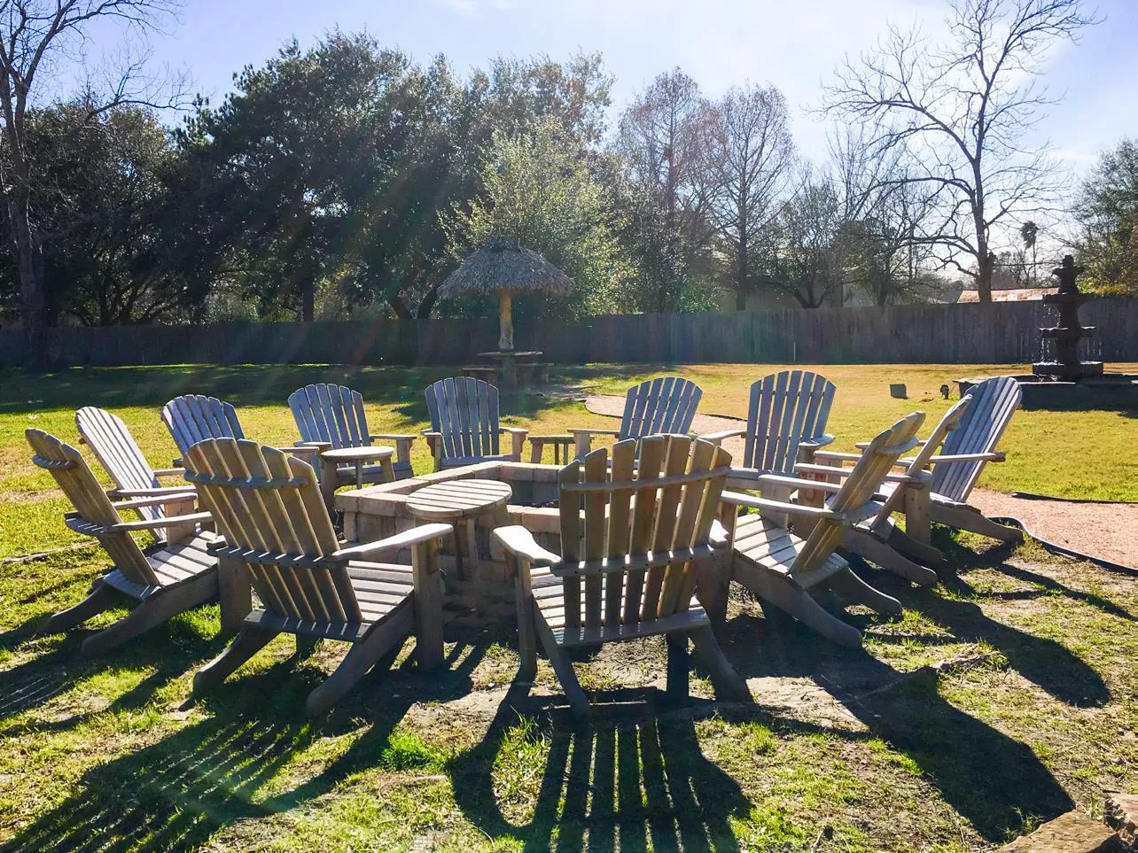 outside group therapy at Kemah Palms Recovery in Houston TX